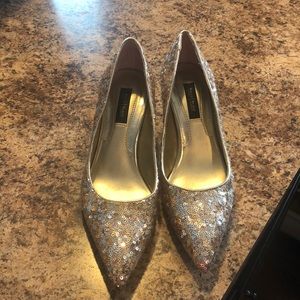 **SEQUIN** Pumps